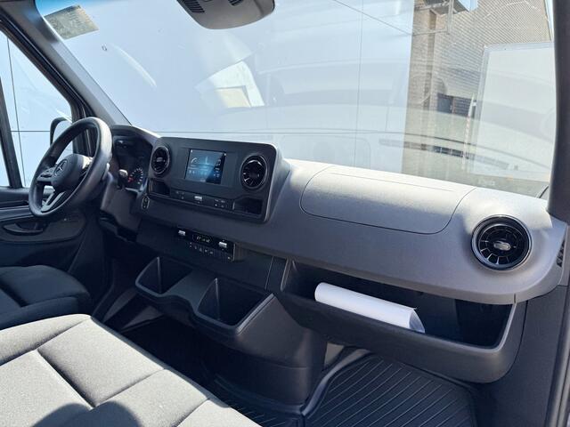 Mercedes-Benz SPRINTER 319 1.9 CDI Automaat L2H2 Airco Cruise Control Lane Assist Camera Carplay Dodehoek waarschuwing Parkeersensoren voor achter