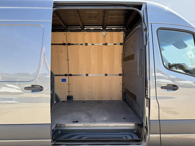 Mercedes-Benz SPRINTER 319 1.9 CDI Automaat L2H2 Airco Cruise Control Lane Assist Camera Carplay Dodehoek waarschuwing Parkeersensoren voor achter