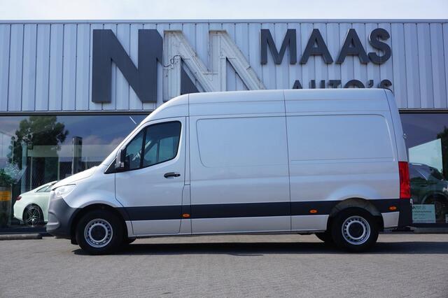 Mercedes-Benz SPRINTER 311 AUTOMAAT PALLET ROLSYSTEEM VLOER