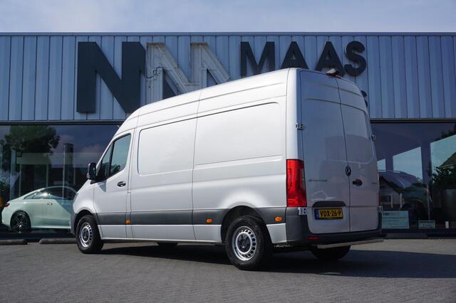 Mercedes-Benz SPRINTER 311 AUTOMAAT PALLET ROLSYSTEEM VLOER