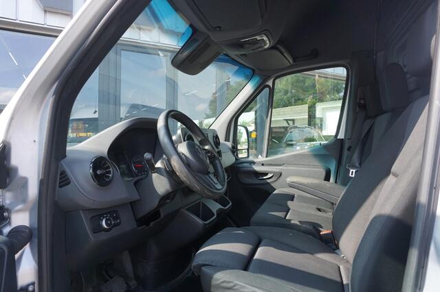 Mercedes-Benz SPRINTER 311 AUTOMAAT PALLET ROLSYSTEEM VLOER