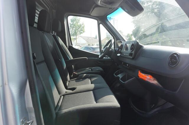 Mercedes-Benz SPRINTER 311 AUTOMAAT PALLET ROLSYSTEEM VLOER