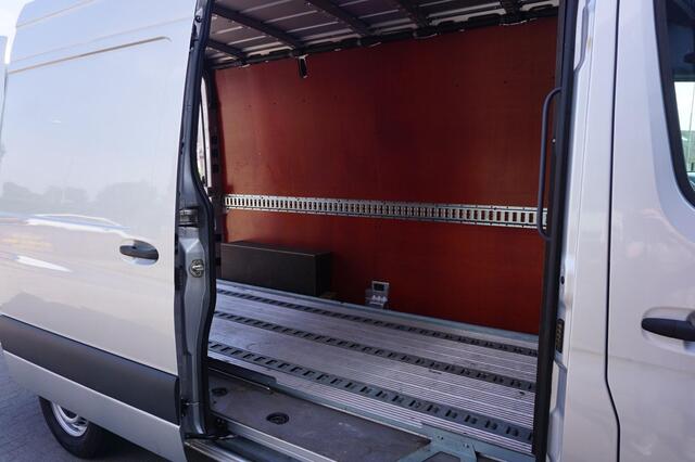 Mercedes-Benz SPRINTER 311 AUTOMAAT PALLET ROLSYSTEEM VLOER