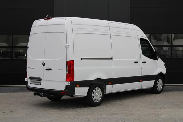 Mercedes-Benz SPRINTER 317CDI L2H2 Pro - Mbux 10 - 3.5t Trekhaak - Betimmering - Camera - Carplay - Bind spot - Cruise - Smartphone integratie - Rijklaar