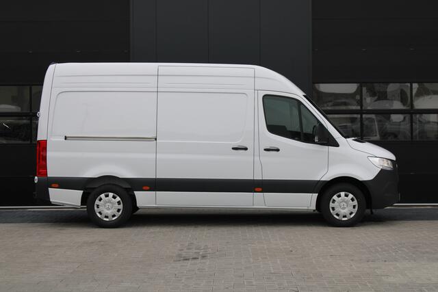 Mercedes-Benz SPRINTER 317CDI L2H2 Pro - Mbux 10 - 3.5t Trekhaak - Betimmering - Camera - Carplay - Bind spot - Cruise - Smartphone integratie - Rijklaar
