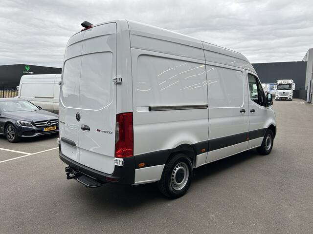 Mercedes-Benz SPRINTER 316 CDI L2 H2 3500KG Trekhaak / MBUX / Camera / Navigatie / Parkeersensoren / Airco / 270 Graden achterdeuren