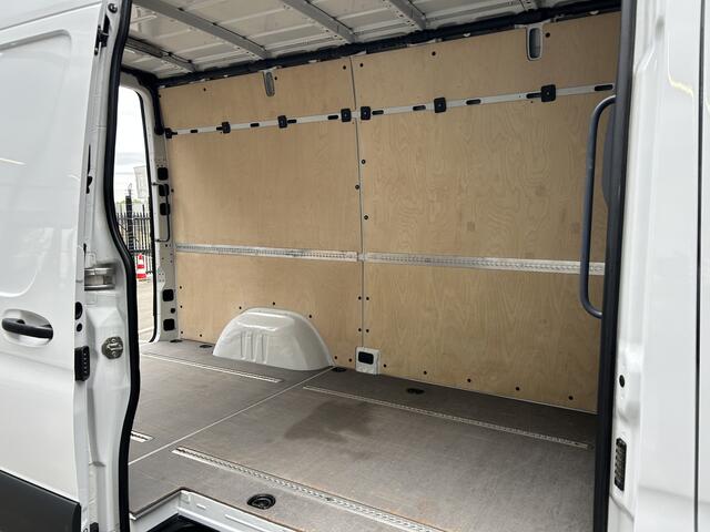 Mercedes-Benz SPRINTER 316 CDI L2 H2 3500KG Trekhaak / MBUX / Camera / Navigatie / Parkeersensoren / Airco / 270 Graden achterdeuren