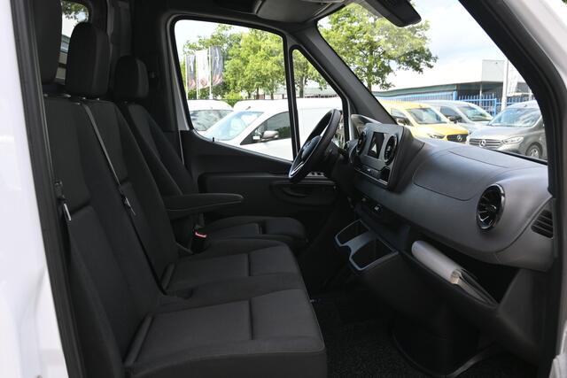 Mercedes-Benz SPRINTER 317 CDI L2H2 MBUX met navigatie en camera met parkeersensoren