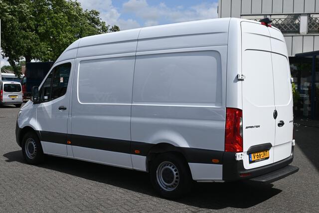 Mercedes-Benz SPRINTER 317 CDI L2H2 MBUX met navigatie en camera met parkeersensoren