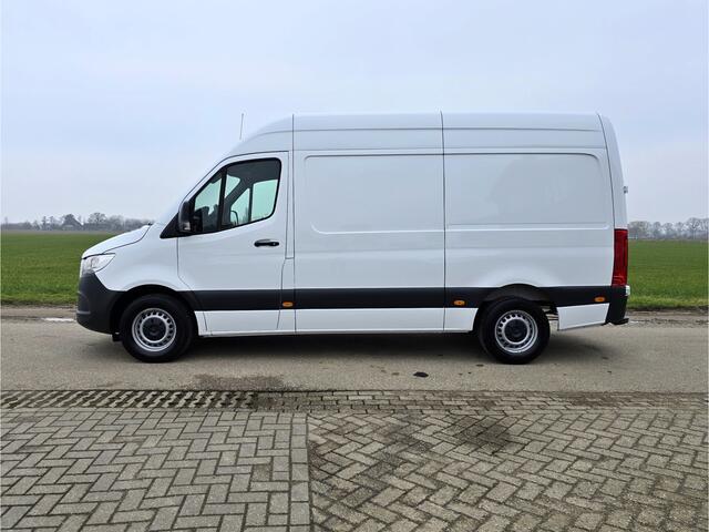 Mercedes-Benz SPRINTER 317 1.9 CDI L2 H2 RWD - AUTOMAAT - 170 Pk - Euro 6 - MBUX - ParkeerCamera - StoelVerwarming