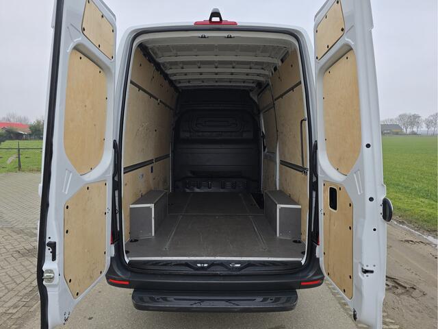 Mercedes-Benz SPRINTER 317 1.9 CDI L2 H2 RWD - AUTOMAAT - 170 Pk - Euro 6 - MBUX - ParkeerCamera - StoelVerwarming