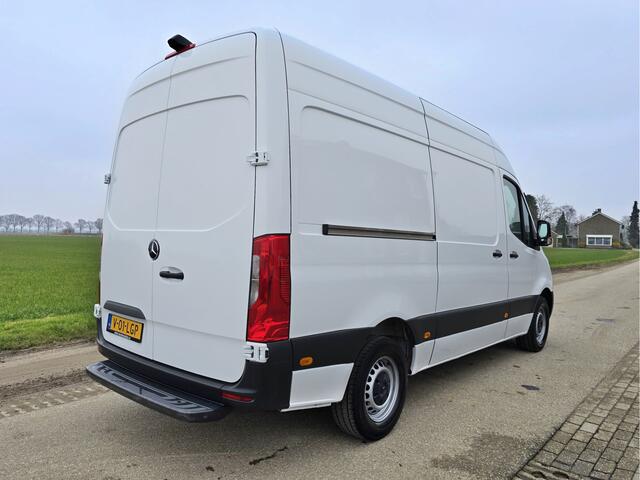 Mercedes-Benz SPRINTER 317 1.9 CDI L2 H2 RWD - AUTOMAAT - 170 Pk - Euro 6 - MBUX - ParkeerCamera - StoelVerwarming