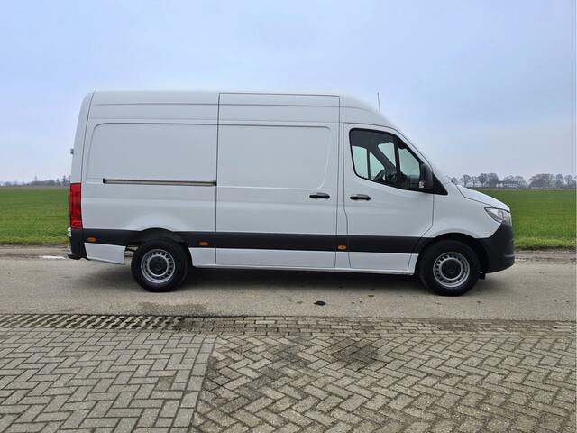 Mercedes-Benz SPRINTER 317 1.9 CDI L2 H2 RWD - AUTOMAAT - 170 Pk - Euro 6 - MBUX - ParkeerCamera - StoelVerwarming