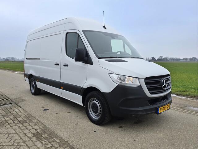Mercedes-Benz SPRINTER 317 1.9 CDI L2 H2 RWD - AUTOMAAT - 170 Pk - Euro 6 - MBUX - ParkeerCamera - StoelVerwarming