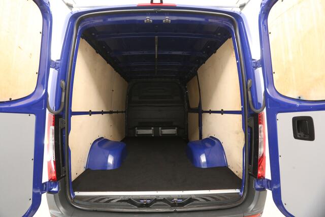 Mercedes-Benz SPRINTER 3.0 V6 319CDI L2H1 191PK 3000KG Trekgew. Trekhaak Automaat Dubbellucht Camera Carplay Cruise Airco Navi 3 Persoons Imperiaal