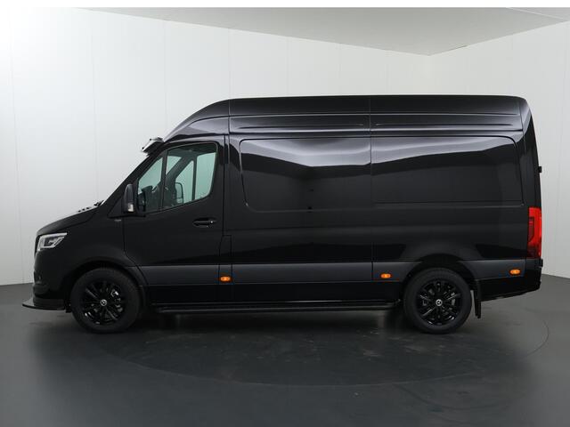 Mercedes-Benz SPRINTER 319 CDI L2 H2 Select | Aut. | EDITION | LM Velgen | Spoilerpakket | Treeplanken | Zonneklep | Keyless Go | Parkeercamera | Bluetooth | Airco | 3-zits | Led Koplampen | 3500 KG. AHW | NIEUW |