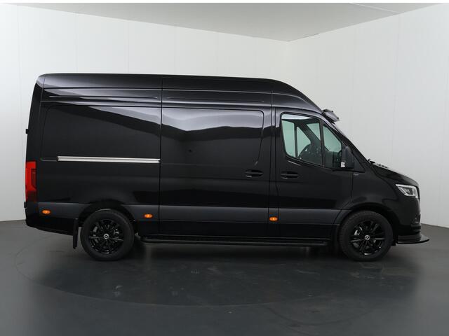 Mercedes-Benz SPRINTER 319 CDI L2 H2 Select | Aut. | EDITION | LM Velgen | Spoilerpakket | Treeplanken | Zonneklep | Keyless Go | Parkeercamera | Bluetooth | Airco | 3-zits | Led Koplampen | 3500 KG. AHW | NIEUW |