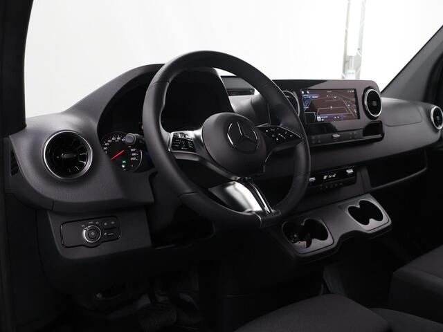 Mercedes-Benz SPRINTER 319 CDI L2 H2 Select | Aut. | EDITION | LM Velgen | Spoilerpakket | Treeplanken | Zonneklep | Keyless Go | Parkeercamera | Bluetooth | Airco | 3-zits | Led Koplampen | 3500 KG. AHW | NIEUW |