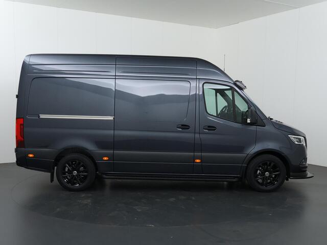 Mercedes-Benz SPRINTER 319 CDI | L2 H2 | Select | Aut. | EDITION | LM VELGEN | SPOILERPAKKET | TREEPLANKEN | ZONNEKLEP | Navigatie | Airco | Stoelverwarming | Achteruitrijcamera | Distronic | Dodehoekassistent | Geveerde Comfortstoel en bijrijdersbank | Trekhaakvoorbereiding 35