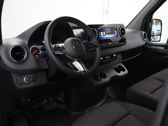 Mercedes-Benz SPRINTER 319 CDI | L2 H2 | Select | Aut. | EDITION | LM VELGEN | SPOILERPAKKET | TREEPLANKEN | ZONNEKLEP | Navigatie | Airco | Stoelverwarming | Achteruitrijcamera | Distronic | Dodehoekassistent | Geveerde Comfortstoel en bijrijdersbank | Trekhaakvoorbereiding 35