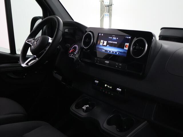 Mercedes-Benz SPRINTER 319 CDI | L2 H2 | Select | Aut. | EDITION | LM VELGEN | SPOILERPAKKET | TREEPLANKEN | ZONNEKLEP | Navigatie | Airco | Stoelverwarming | Achteruitrijcamera | Distronic | Dodehoekassistent | Geveerde Comfortstoel en bijrijdersbank | Trekhaakvoorbereiding 35