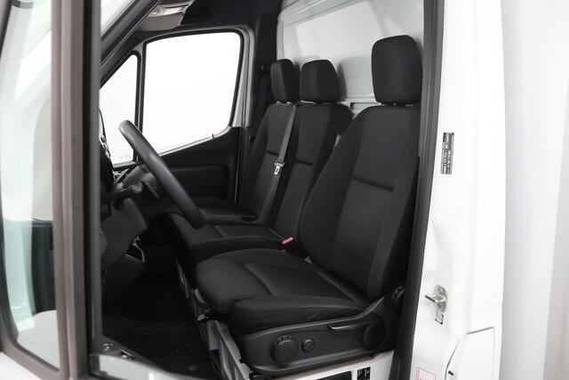 Mercedes-Benz SPRINTER 516 Aut. | L3 | Bakwagen + Laadklep | 3500KG AHW | Navigatie | Airco | Bluetooth | Keyless Go | 3-zits | 3500 KG AHW | Trekhaak | Cruise Control | Certified