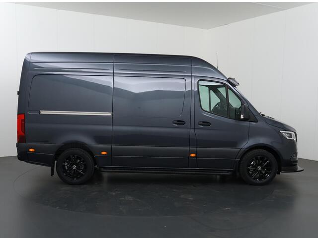 Mercedes-Benz SPRINTER 319 CDI L2 H2 Select | Aut. | EDITION | LM VELGEN | SPOILERPAKKET | TREEPLANKEN | ZONNEKLEP | Keyless Go | Parkeercamera | Bluetooth | Airco | 3-zits | Led Koplampen | 3500 KG. AHW | NIEUW |