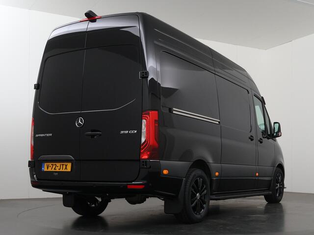 Mercedes-Benz SPRINTER 319 L2 H2 Select | Aut. | EDITION | LM VELGEN | SPOILERPAKKET | TREEPLANKEN | ZONNEKLEP | Geveerde Chauffeursstoel | Twee Schuifdeuren | Parkeercamera | Distronic Plus | Dodehoekassistent | Navigatie | LED met Grootichtassistent | Airco | 3-zits | Certifi