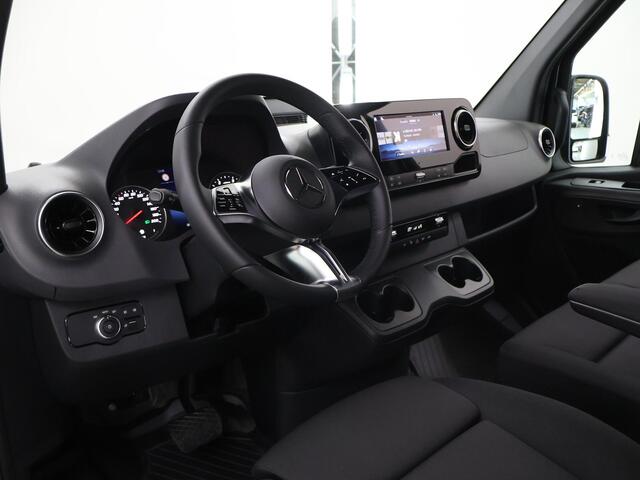 Mercedes-Benz SPRINTER 319 L2 H2 Select | Aut. | EDITION | LM VELGEN | SPOILERPAKKET | TREEPLANKEN | ZONNEKLEP | Geveerde Chauffeursstoel | Twee Schuifdeuren | Parkeercamera | Distronic Plus | Dodehoekassistent | Navigatie | LED met Grootichtassistent | Airco | 3-zits | Certifi