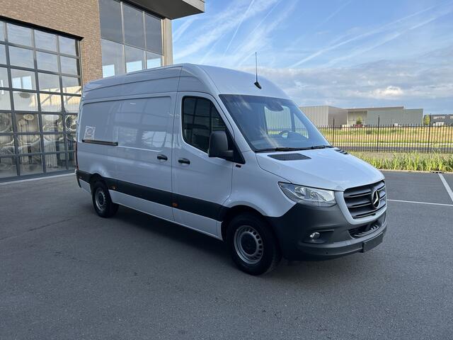 Mercedes-Benz SPRINTER 319 CDI L2 H2 3.0 V6 / 3500KG Trekhaak / 360 Camera / MBUX / Navigatie / Cruise control / Airco / 270 Graden achterdeuren
