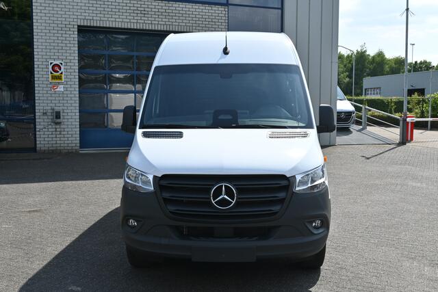 Mercedes-Benz SPRINTER 317 CDI L2H2 Pro Geveerde stoel, Navigatie met camera, Draadloze telefoonlader