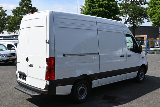 Mercedes-Benz SPRINTER 317 CDI L2H2 Pro Geveerde stoel, Navigatie met camera, Draadloze telefoonlader