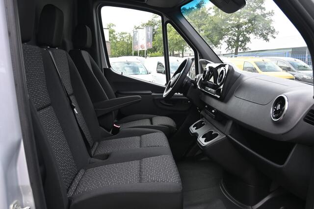 Mercedes-Benz SPRINTER 319 CDI L3H2 Vele opties 3500 kg Trekhaak, MBUX 10.25, Distronic, LED