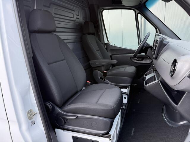 Mercedes-Benz SPRINTER 211 CDI / AUTOMAAT / L1H1 / TREKHAAK / INRICHTING / CAMERA / AIRCO / 1e EIG.
