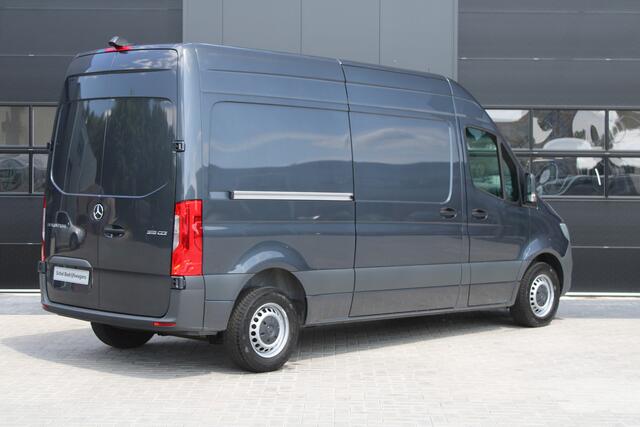 Mercedes-Benz SPRINTER 315CDI L2H2 FWD 150pk - MBUX - Camera - Stoelverwarming - Kluis - Hout inbouw - Carplay - Rijklaar