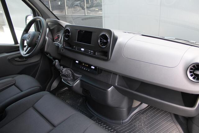 Mercedes-Benz SPRINTER 315CDI L2H2 FWD 150pk - MBUX - Camera - Stoelverwarming - Kluis - Hout inbouw - Carplay - Rijklaar