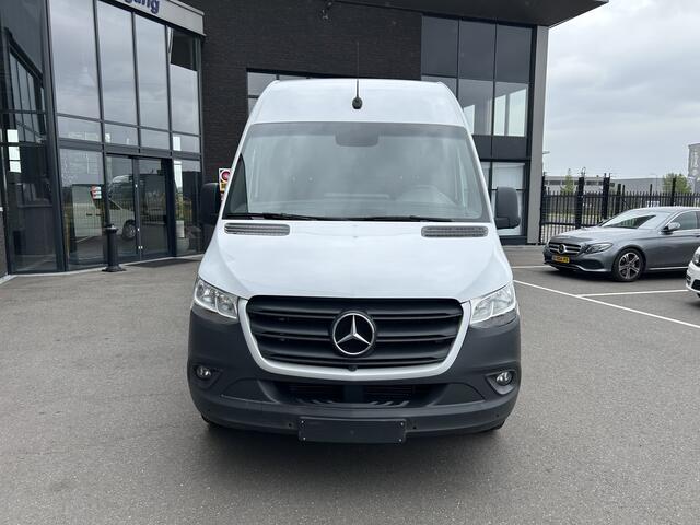 Mercedes-Benz SPRINTER 319 CDI L2 H2 3.0 V6 / 3500KG Trekhaak / 360 Camera / MBUX / Navigatie / Cruise control / Airco / 270 Graden achterdeuren