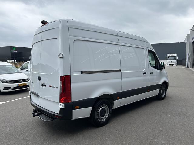 Mercedes-Benz SPRINTER 319 CDI L2 H2 3.0 V6 / 3500KG Trekhaak / 360 Camera / MBUX / Navigatie / Cruise control / Airco / 270 Graden achterdeuren