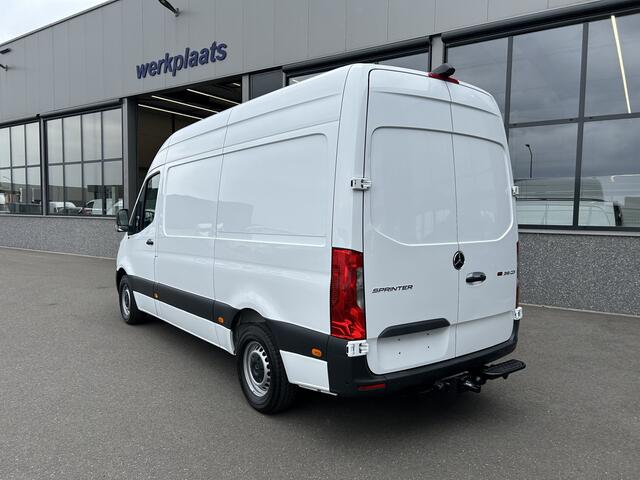 Mercedes-Benz SPRINTER 319 CDI L2 H2 3.0 V6 / 3500KG Trekhaak / 360 Camera / MBUX / Navigatie / Cruise control / Airco / 270 Graden achterdeuren