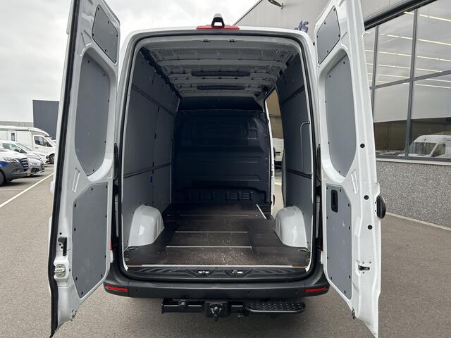 Mercedes-Benz SPRINTER 319 CDI L2 H2 3.0 V6 / 3500KG Trekhaak / 360 Camera / MBUX / Navigatie / Cruise control / Airco / 270 Graden achterdeuren