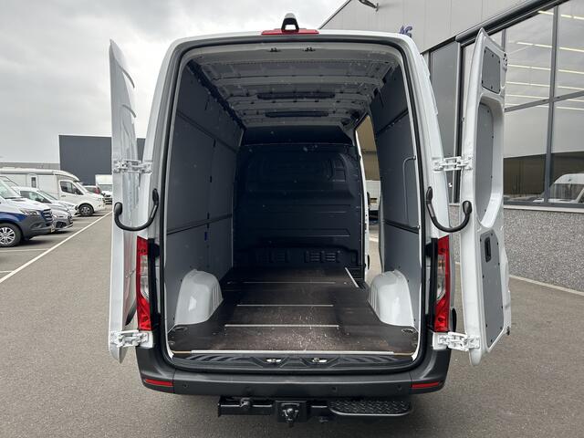 Mercedes-Benz SPRINTER 319 CDI L2 H2 3.0 V6 / 3500KG Trekhaak / 360 Camera / MBUX / Navigatie / Cruise control / Airco / 270 Graden achterdeuren