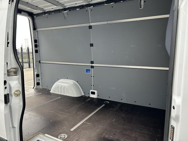 Mercedes-Benz SPRINTER 319 CDI L2 H2 3.0 V6 / 3500KG Trekhaak / 360 Camera / MBUX / Navigatie / Cruise control / Airco / 270 Graden achterdeuren