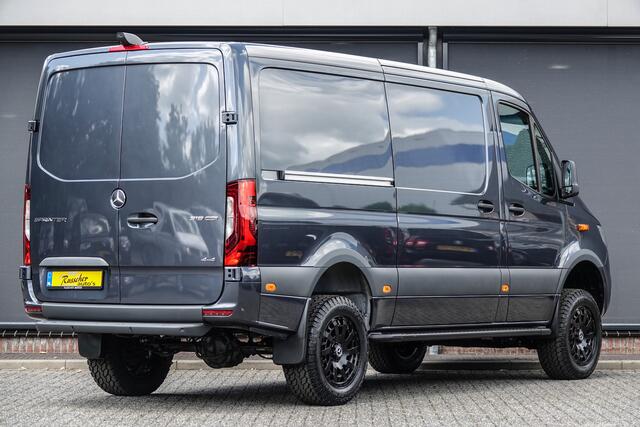 Mercedes-Benz SPRINTER 4x4 319Cdi 190Pk 9G-tronic | L2H1 | 2xSchuifdeur | 4WD | AWD | Bullbar | Treeplanken | 19'' All Terrain | Tenoriet Grijs