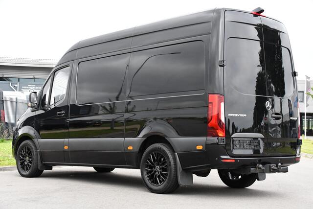 Mercedes-Benz SPRINTER 319 V6 3.0 CDI L2H2 Black Edition 360 Camera, Cruise, 3500KG Trekhaak, Carplay, 10,5" Mbux, 190PK, Automaat, LED, Stoelverwarming, Uniek!