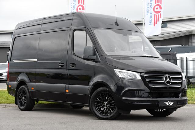 Mercedes-Benz SPRINTER 319 V6 3.0 CDI L2H2 Black Edition 360 Camera, Cruise, 3500KG Trekhaak, Carplay, 10,5" Mbux, 190PK, Automaat, LED, Stoelverwarming, Uniek!