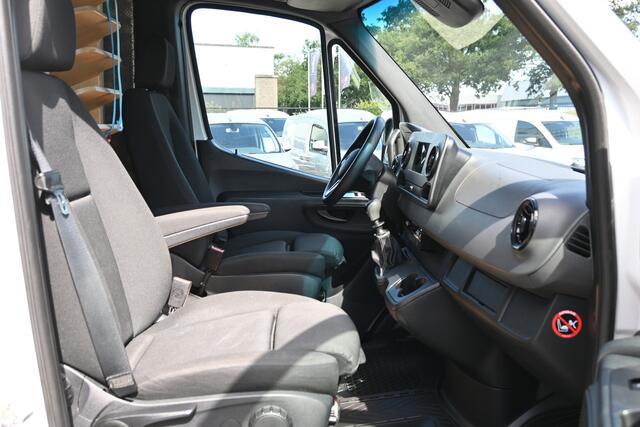 Mercedes-Benz SPRINTER 319 CDI 3.0 V6 L2H2 3500 kg Trekhaak, MBUX navigatie en camera, Geveerde stoelen