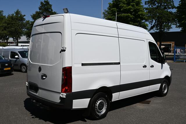 Mercedes-Benz SPRINTER 317 CDI L2H2 2800 kg trekhaak, MBUX navigatie met camera, Geveerde stoelen