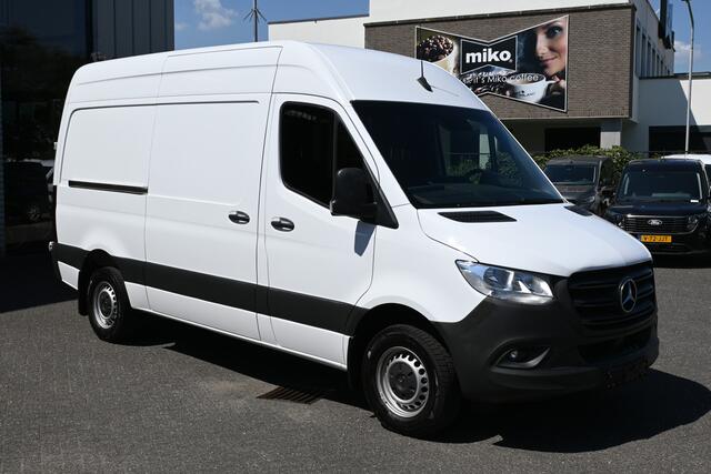 Mercedes-Benz SPRINTER 317 CDI L2H2 2800 kg trekhaak, MBUX navigatie met camera, Geveerde stoelen