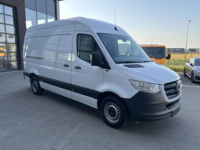 Mercedes-Benz SPRINTER 317 CDI L2 H2 Automaat / MBUX / Navigatie / Camera / Parkeersensoren / Cruise control / Airco / 270 Graden achterdeuren