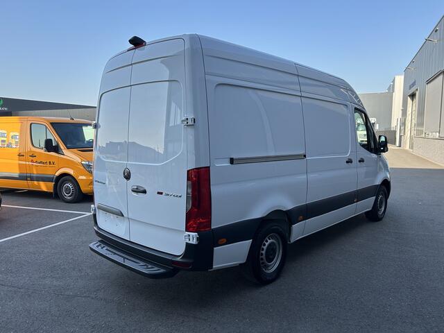 Mercedes-Benz SPRINTER 317 CDI L2 H2 Automaat / MBUX / Navigatie / Camera / Parkeersensoren / Cruise control / Airco / 270 Graden achterdeuren